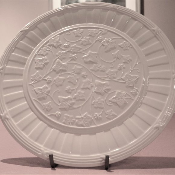 Wedgwood "Classic Garden" 11in Cake Plate
